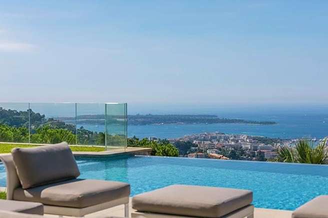 Cannes, high temple of luxury real estate 