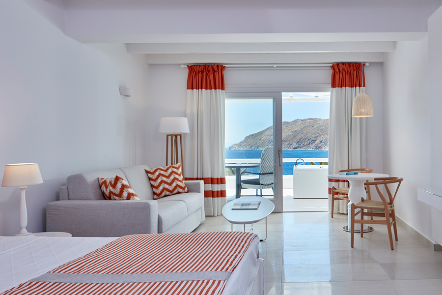 MYKONOS, PARADISE IN THE CYCLADES