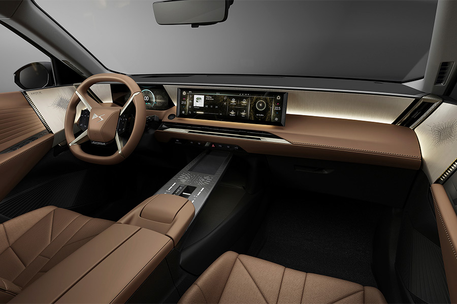 DS N°8, electrifying elegance