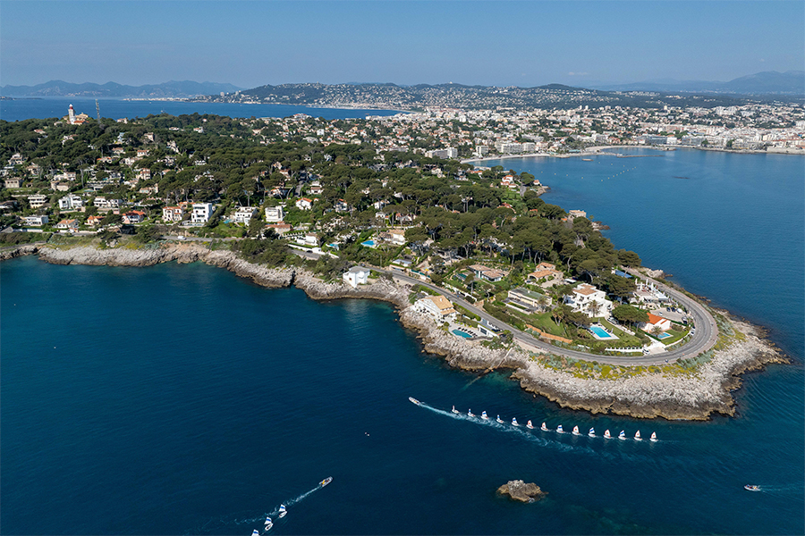Béni soit le Cap d'Antibes
