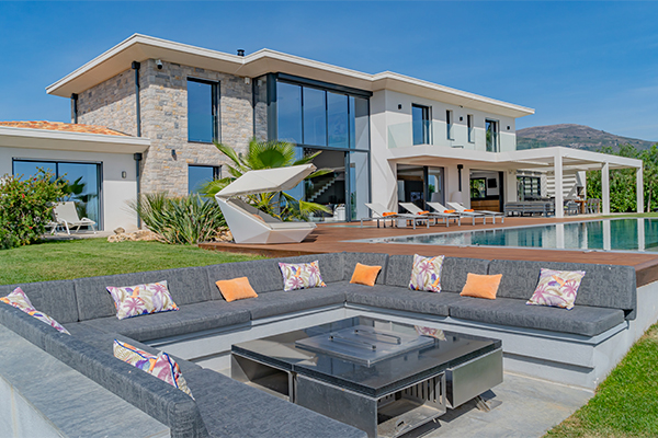 Luxury property magazine - Article The enchanting hinterland behind Cannes - main Photo