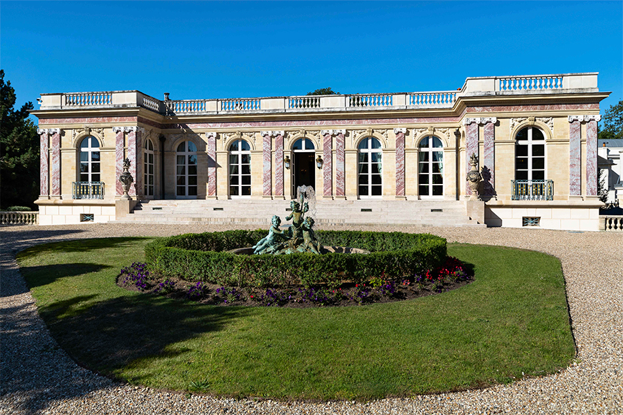 Luxury property magazine - Article John Taylor Rive Gauche - main Photo