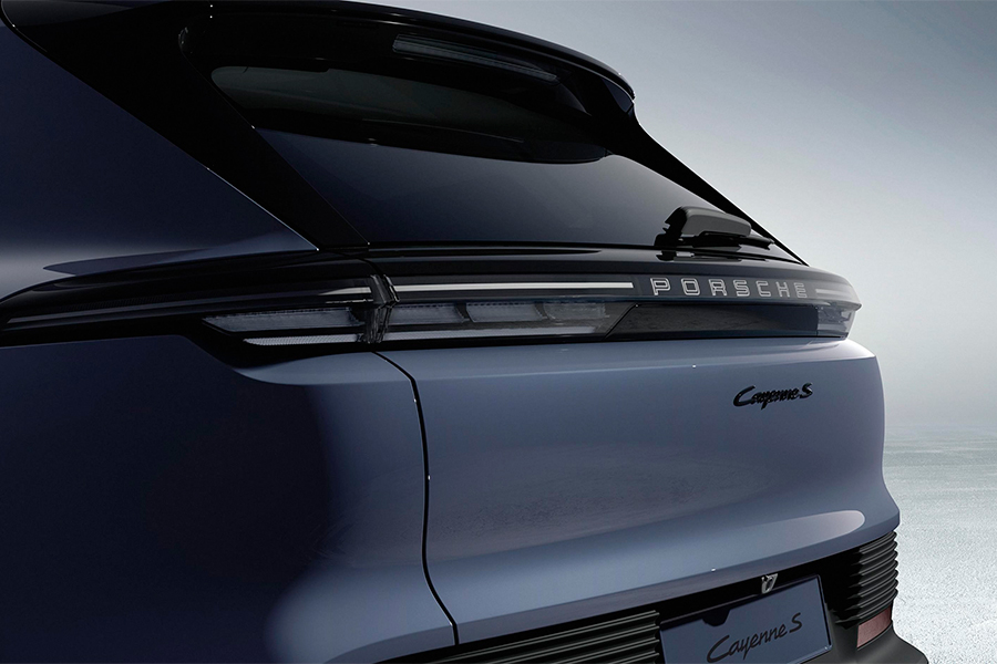 Luxury property magazine - Article Porsche Cayenne S Electric en chiffres - main Photo