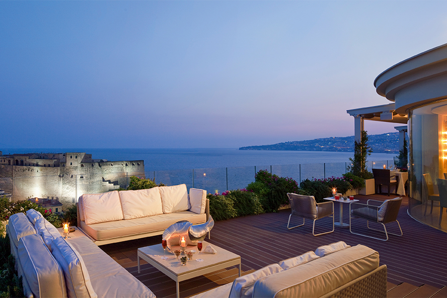 Magazine de l'immobilier de luxe - Article Naples - Grand Hotel Vesuvio Terrazza. - Photo principale