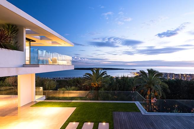 Une vue panoramique sur la baie de Cannes