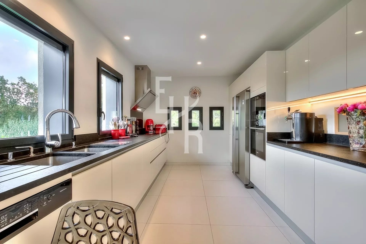 Luxury House for sale in Mougins, 2 200 000 €, Photo 5