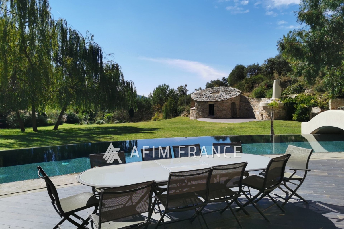 Maison de luxe à louer à Peille, 10 000 €, Photo 2