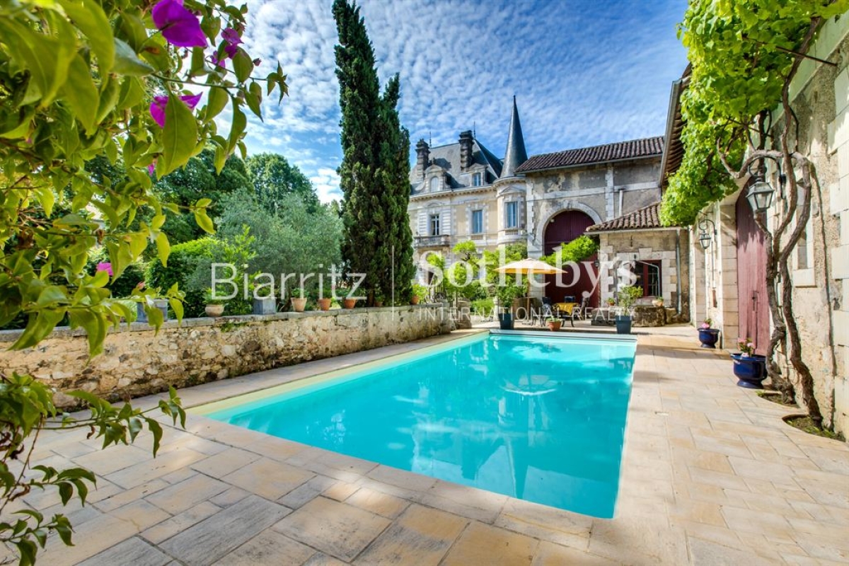 Luxury House for sale in Habas, 1 750 000 €, Photo 1