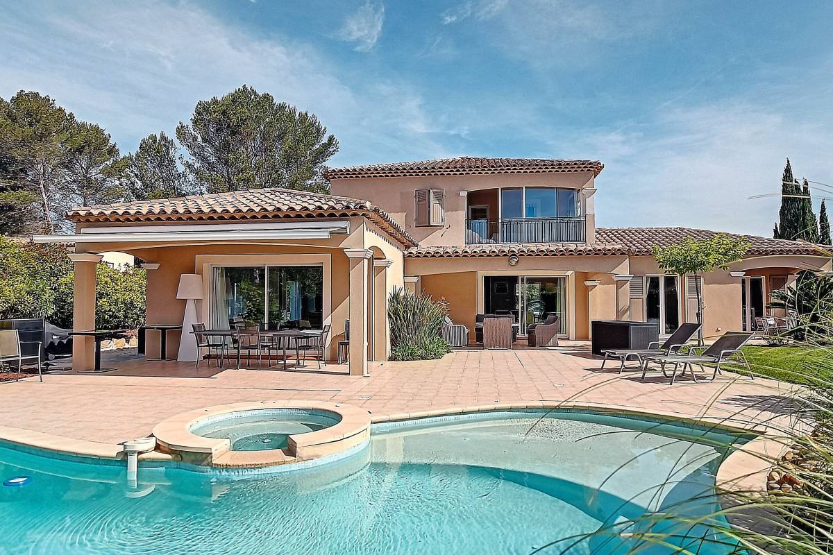 House, luxury and prestige, for sale SaintRaphaël 6 main rooms 200m²