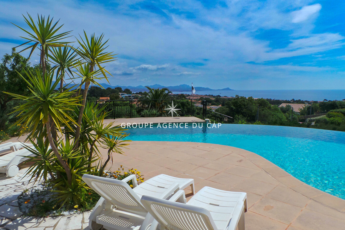 Maison de luxe à vendre à Saint-Aygulf, 1 495 000 €, Photo 1