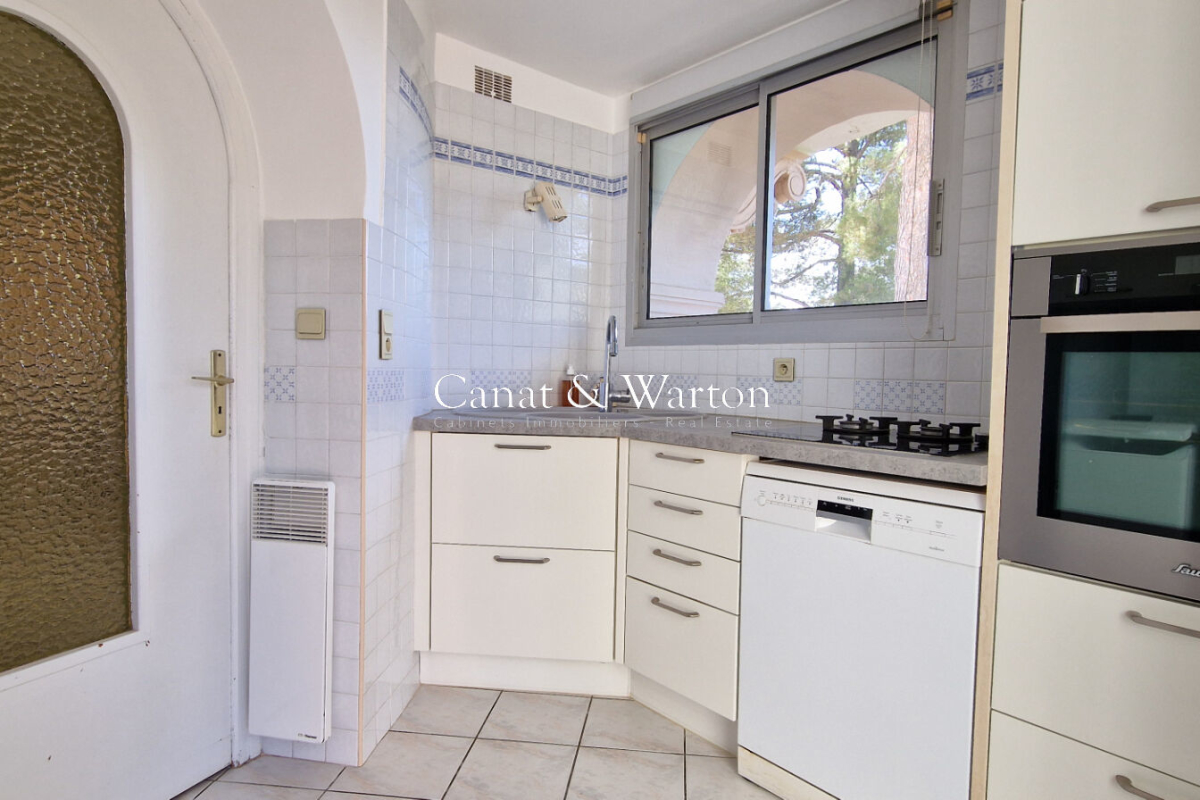 Luxury Apartment for sale in Saint-Raphaël, 499 000 €, Photo 5