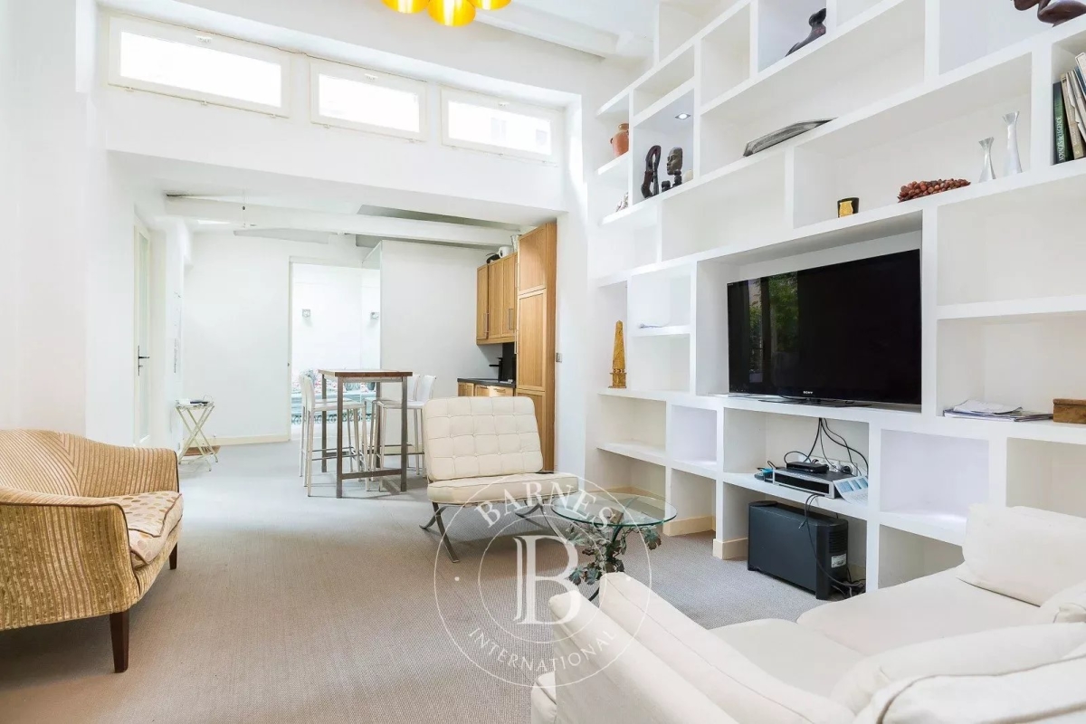 Maison de luxe à louer à Paris 15Ème, 2 350 €, Photo 1