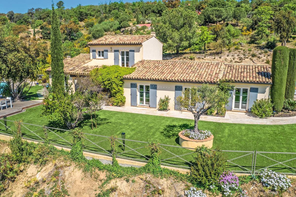 House, luxury and prestige, for sale PlandelaTour 6 main rooms