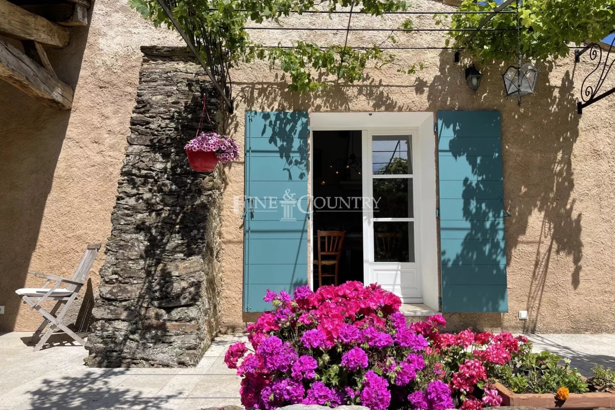 House, luxury and prestige, for sale La 9 main rooms