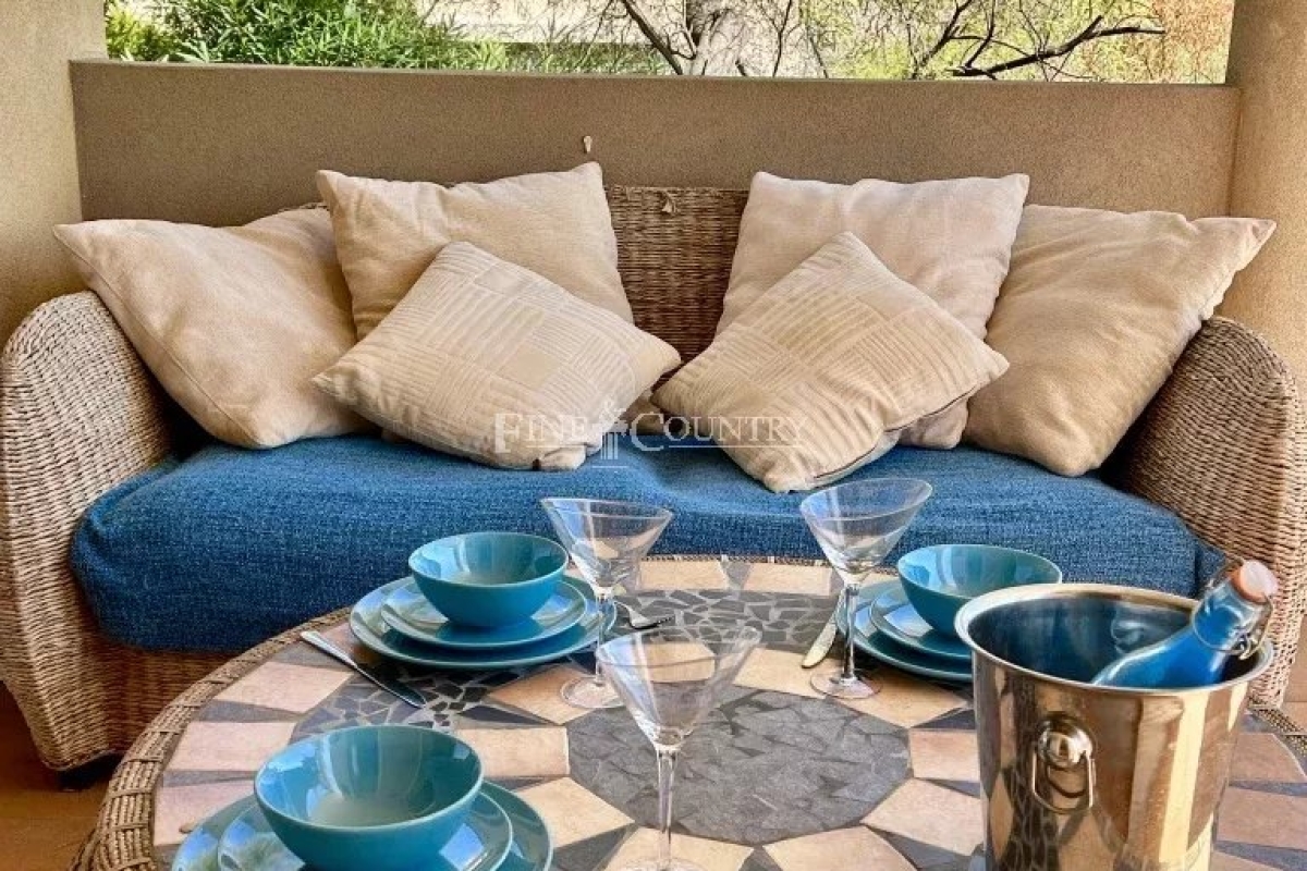 Luxury Apartment for sale in Mandelieu-la-Napoule, 429 000 €, Photo 2