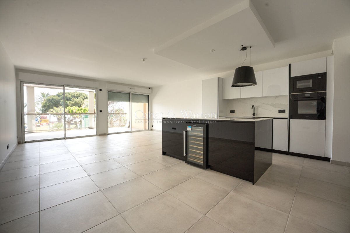 Luxury Apartment for sale in Saint-Raphaël, 895 000 €, Photo 2