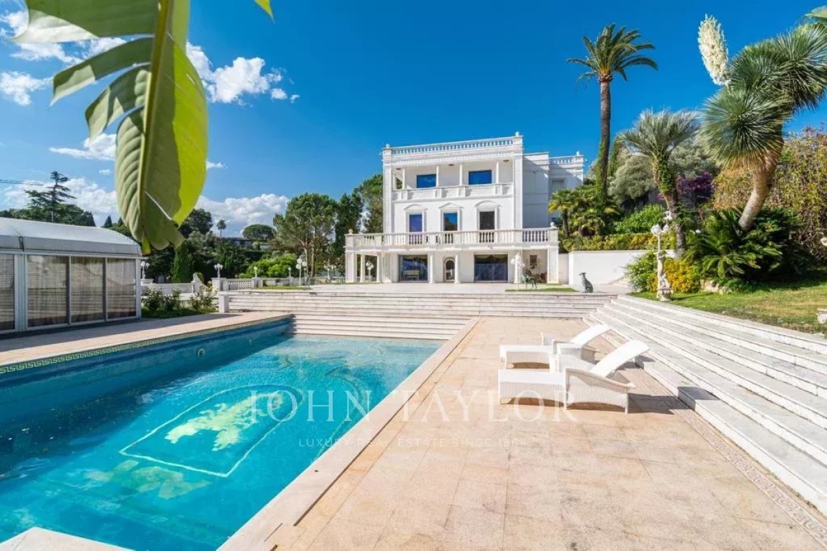 Luxury hotel cap d antibes shop