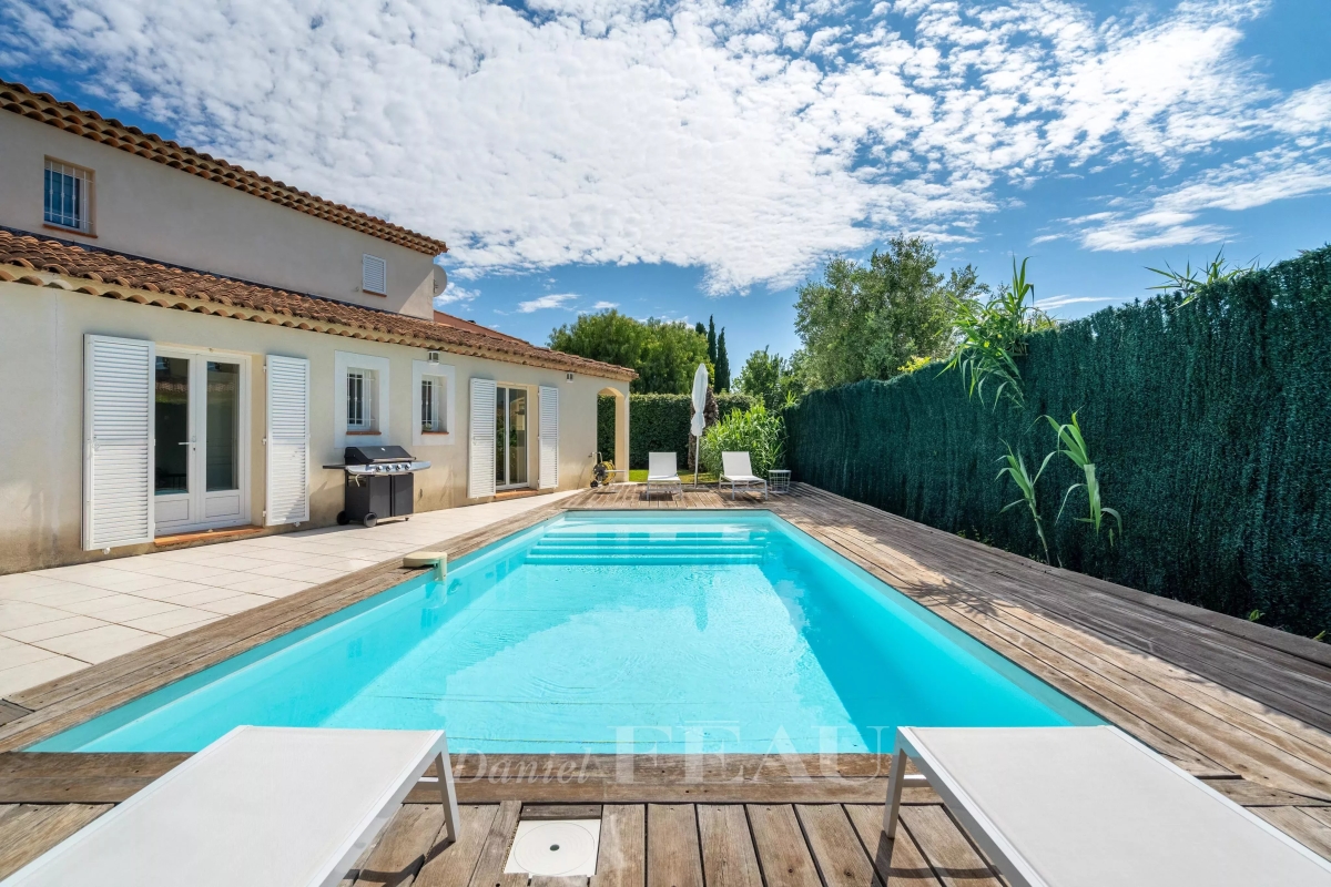 Maison de luxe à vendre à Saint-Cyr-sur-Mer, 1 080 000 €, Photo 1