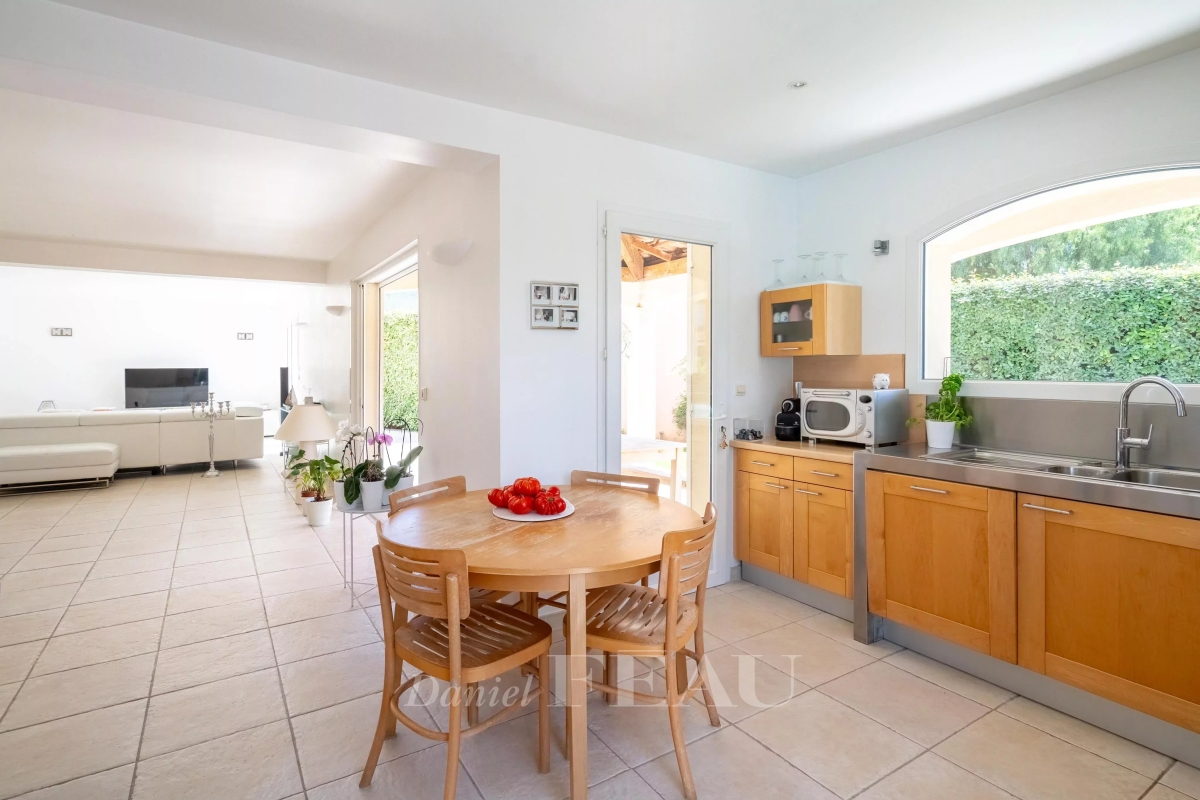 Maison de luxe à vendre à Saint-Cyr-sur-Mer, 1 080 000 €, Photo 4