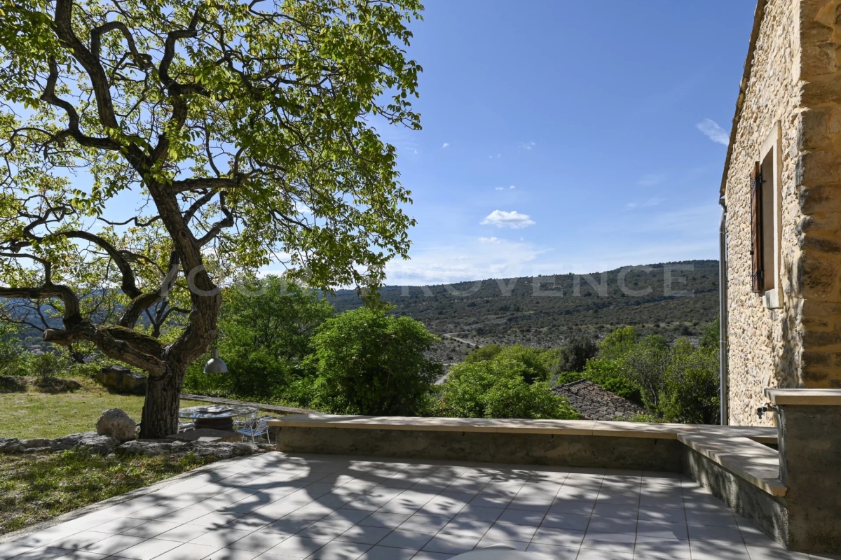 Maison de luxe à vendre à Lioux, 695 000 €, Photo 1