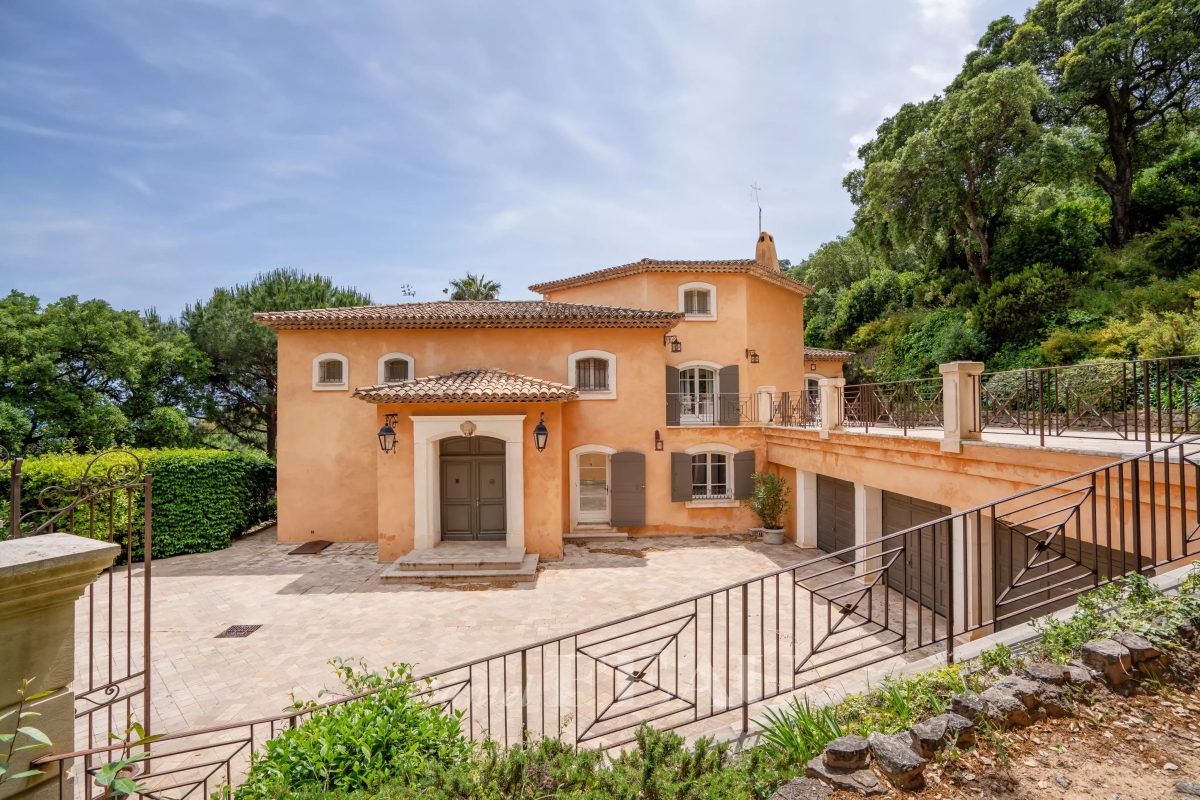 Luxury House for sale in Cavalaire-sur-Mer, 2 250 000 €, Photo 1