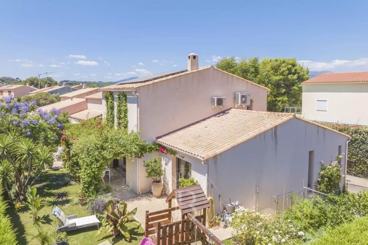 Maison de luxe à vendre à Antibes, 1 450 000 €, Photo 1