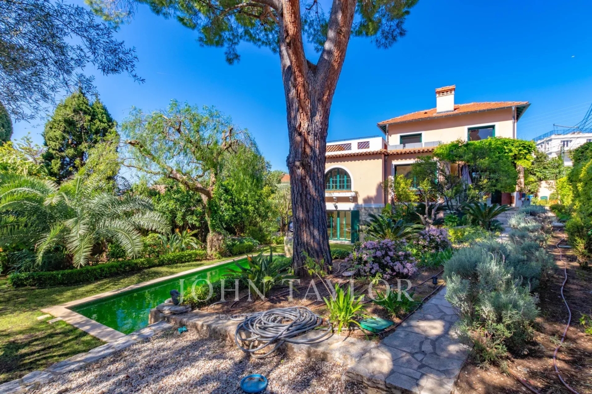 Luxury House for sale in Cap d'Antibes, 2 850 000 €, Photo 2
