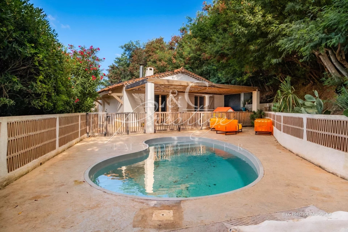 Luxury House for sale in Mandelieu-la-Napoule, 950 000 €, Photo 1