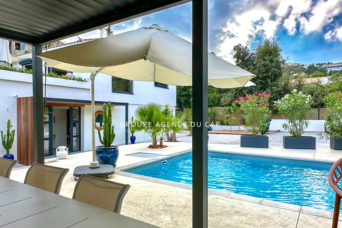 Maison de luxe à vendre à Saint-Aygulf, 1 190 000 €, Photo 2