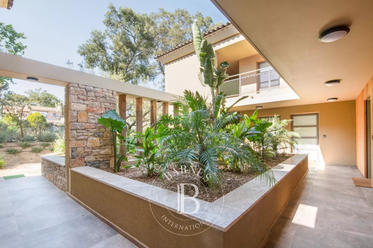 Luxury Apartment for sale in Grimaud, 1 075 000 €, Photo 1