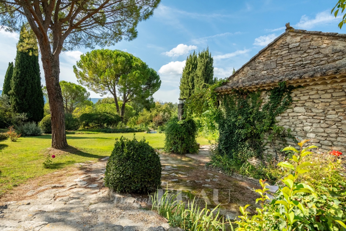 Luxury House for sale in Gordes, 1 750 000 €, Photo 2