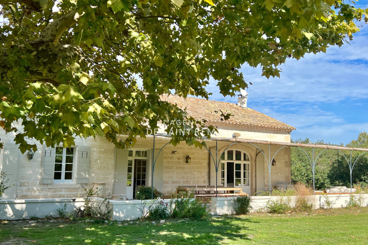 Maison de luxe à vendre à Saint-Rémy-de-Provence, 2 490 000 €, Photo 1