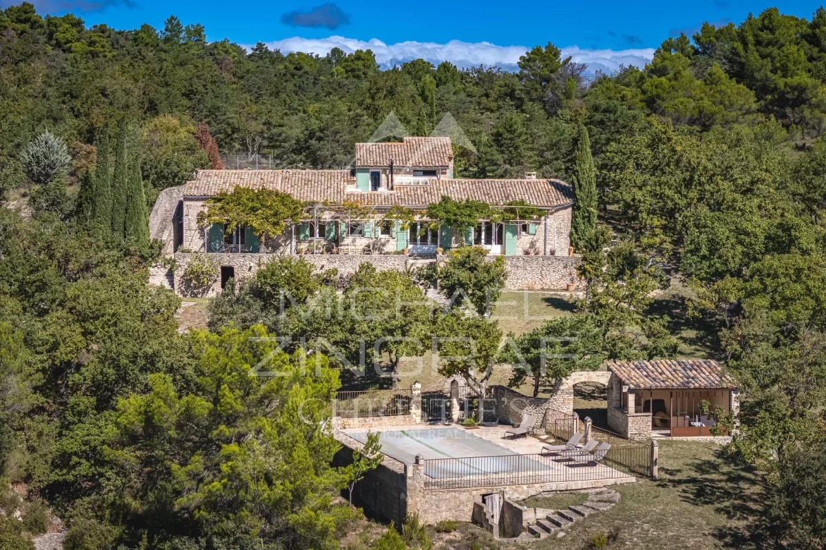 Luxury House for sale in Gordes, 1 762 000 €, Photo 2