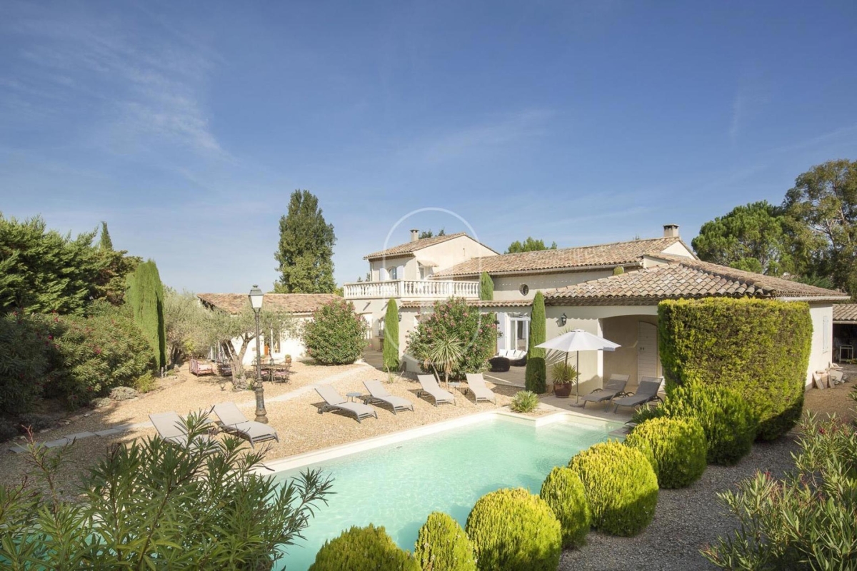 Maison de luxe à vendre à Saint-Rémy-de-Provence, 2 335 000 €, Photo 1