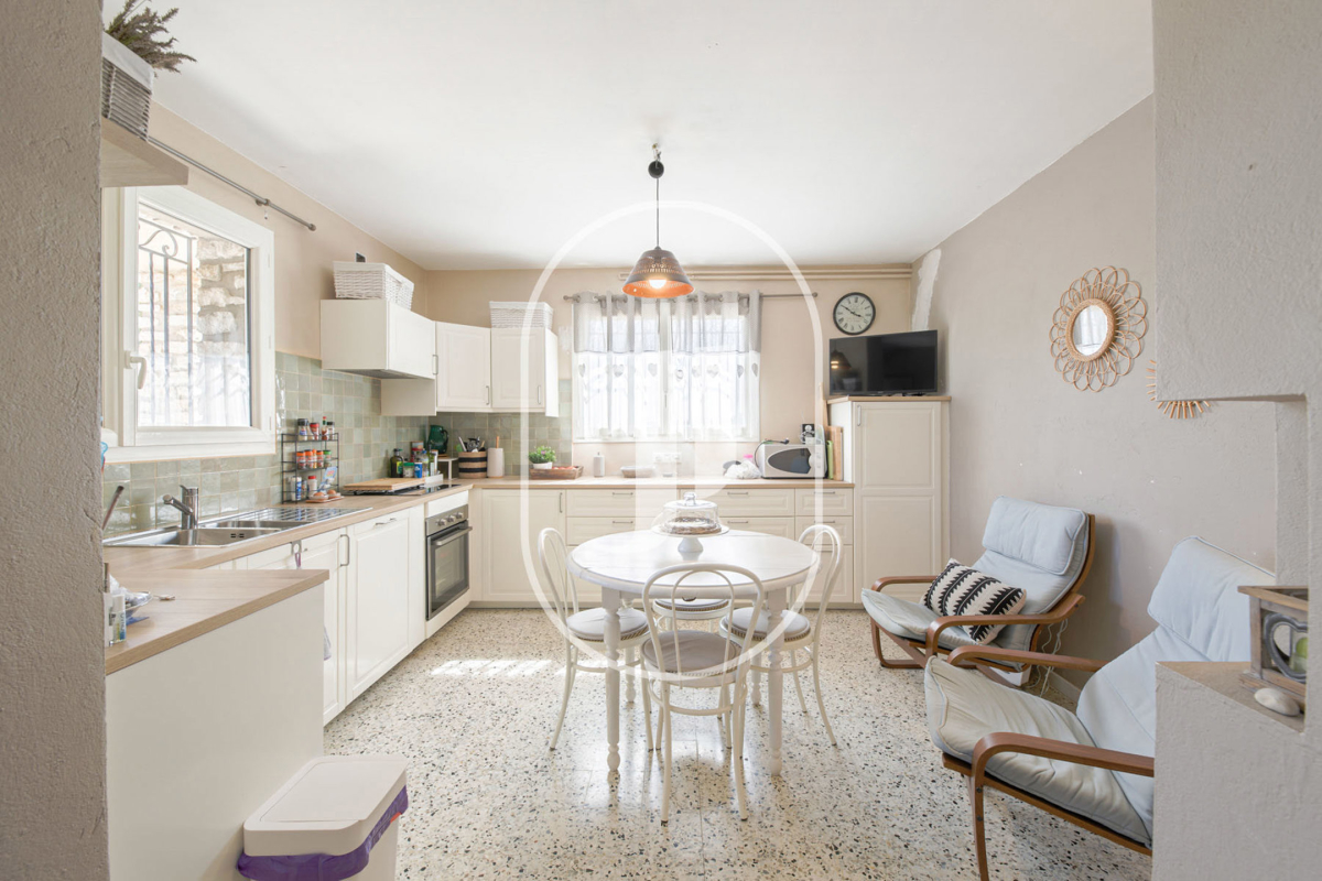 Maison de luxe à vendre à Saint Saturnin les Apt, 610 000 €, Photo 3