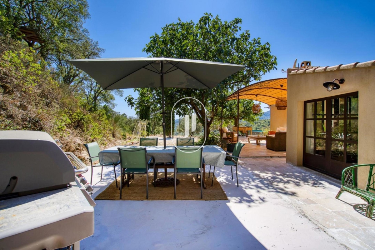 Luxury House for sale in La Garde-Freinet, 645 000 €, Photo 1