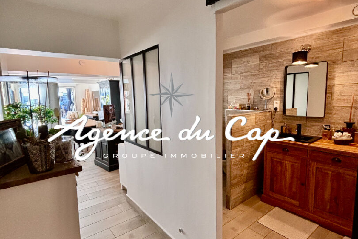 Luxury Apartment for sale in Les Issambres, 795 000 €, Photo 5