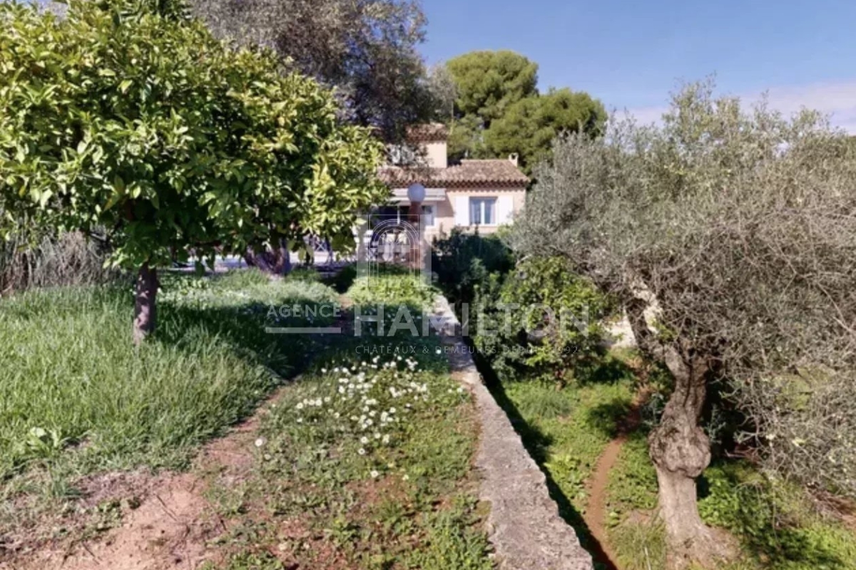 Maison de luxe à vendre à Antibes, 1 260 000 €, Photo 1