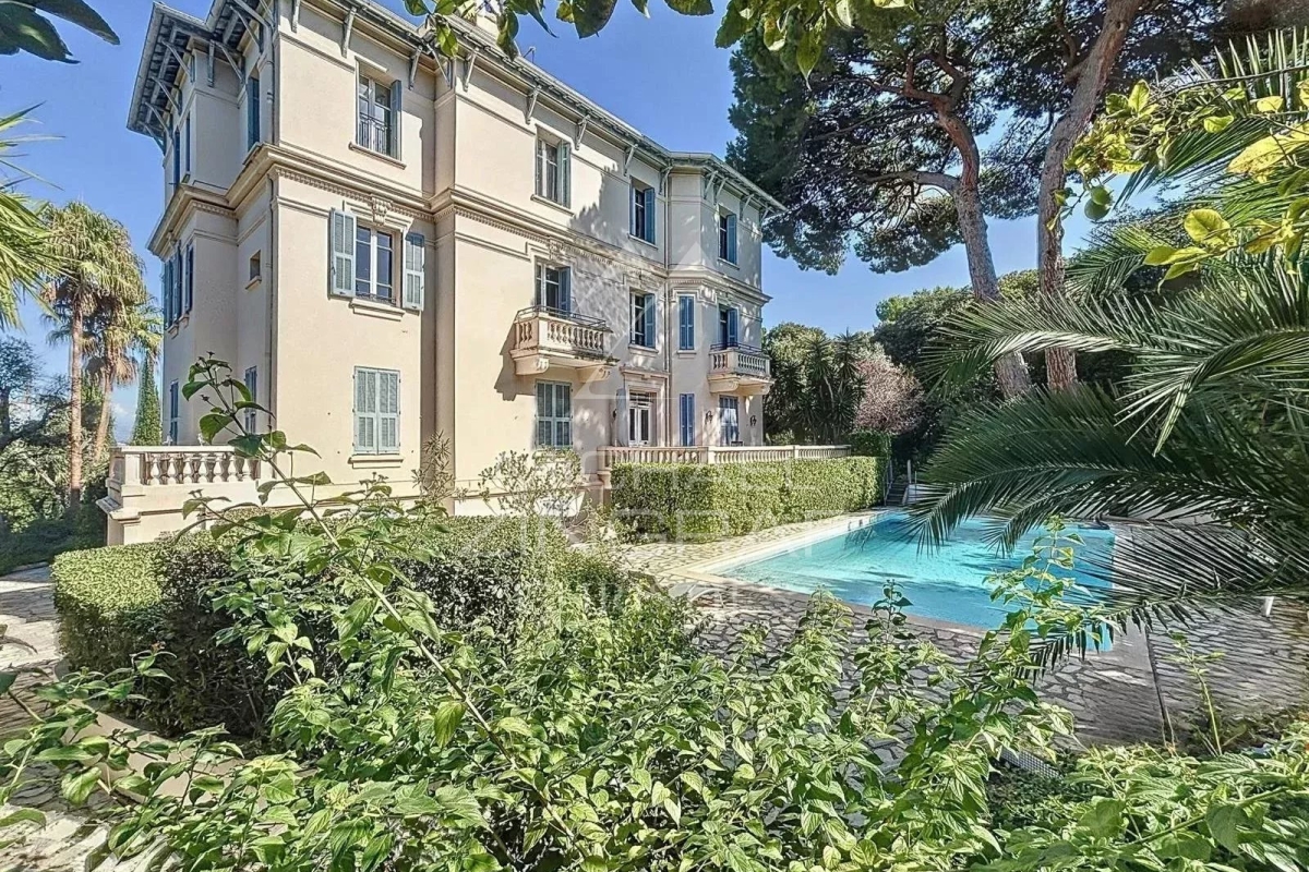Luxury Apartment for sale in Antibes, 1 750 000 €, Photo 1