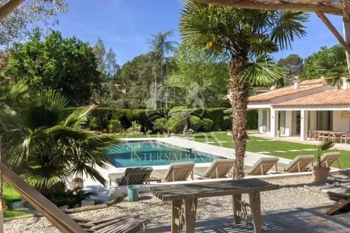 Maison de luxe à louer à Mougins, 25 000 €, Photo 1