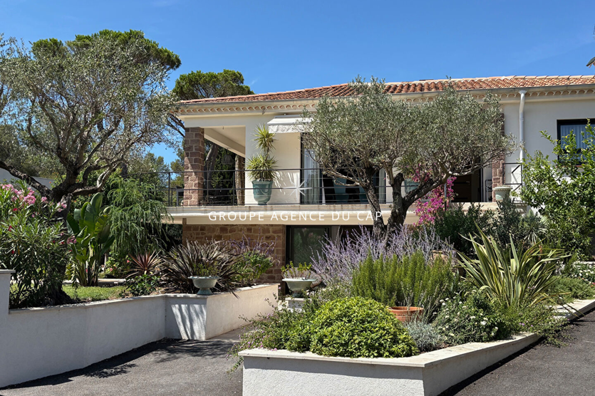 Luxury House for sale in Saint-Raphaël, 1 095 000 €, Photo 2