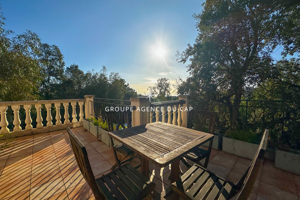 Maison de luxe à vendre à Saint-Aygulf, 895 000 €, Photo 3