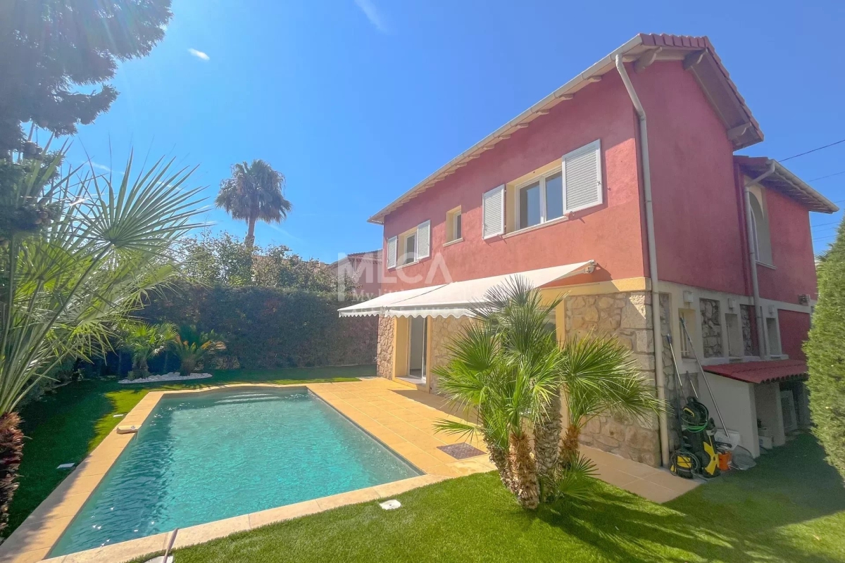 Maison de luxe à vendre à Antibes, 1 590 000 €, Photo 1