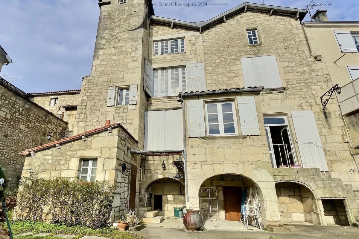Maison de luxe à vendre à Pons, 375 000 €, Photo 1