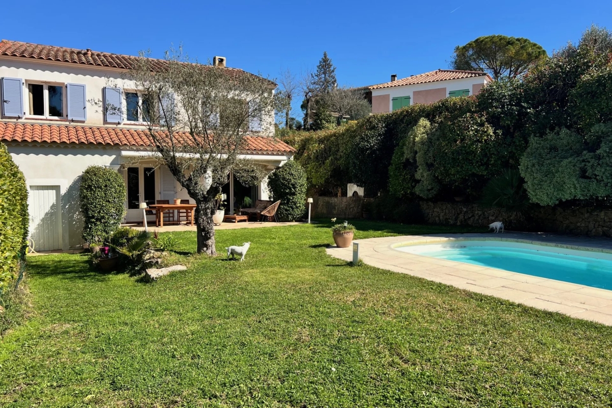 Luxury House for sale in Cagnes-sur-Mer, 699 000 €, Photo 1