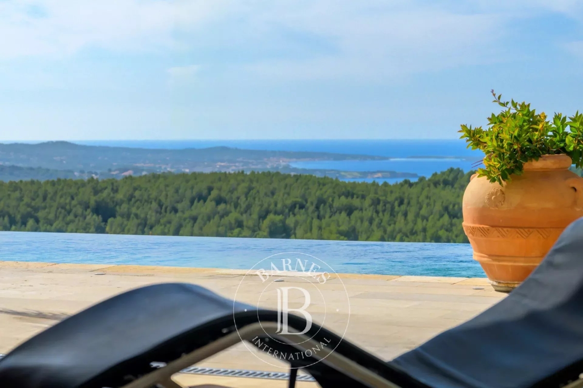 Maison de luxe à vendre à Sanary-sur-Mer, 2 650 000 €, Photo 1