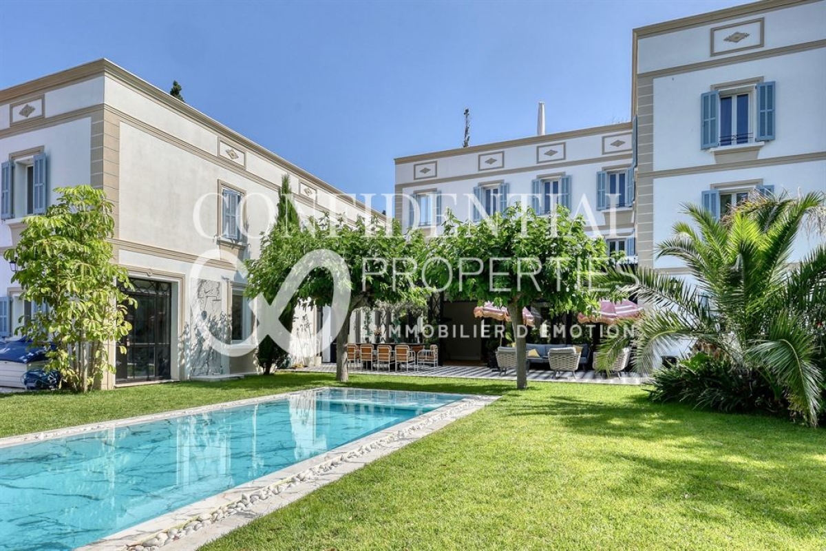 Luxury House for sale in Sanary-sur-Mer, 8 900 000 €, Photo 1