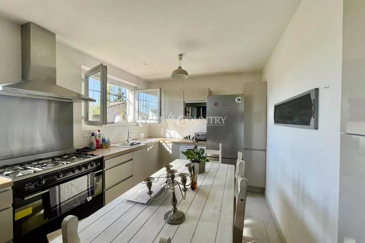 Luxury Apartment for sale in Le Rouret, 399 000 €, Photo 3