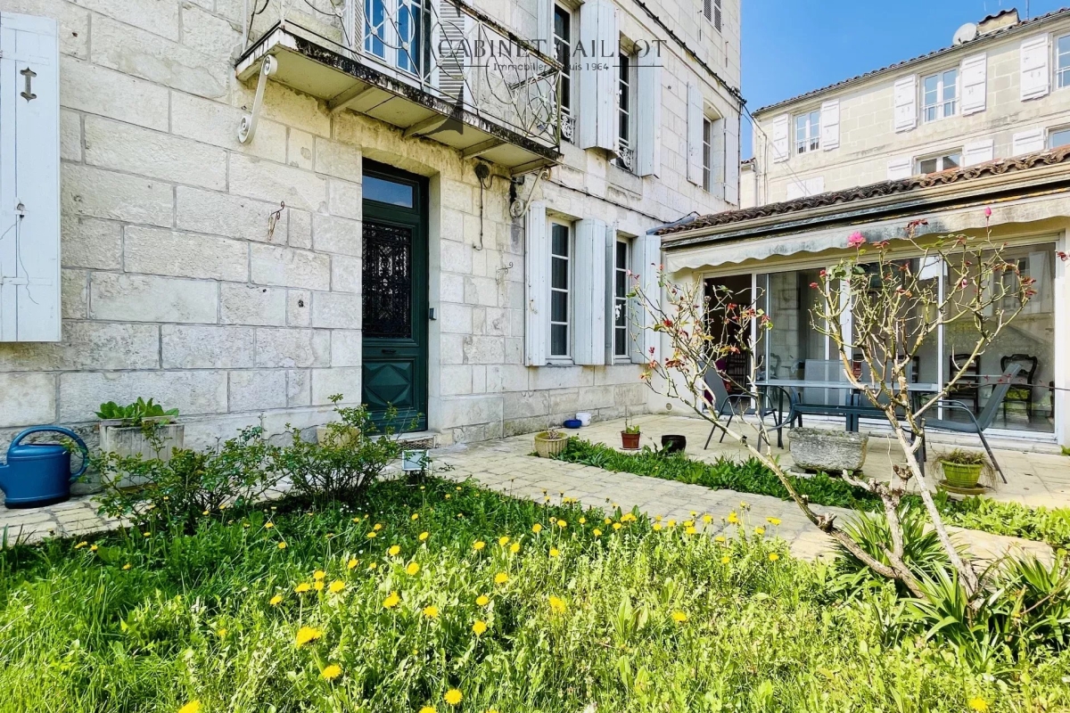 Maison de luxe à vendre à Saintes, 420 000 €, Photo 3