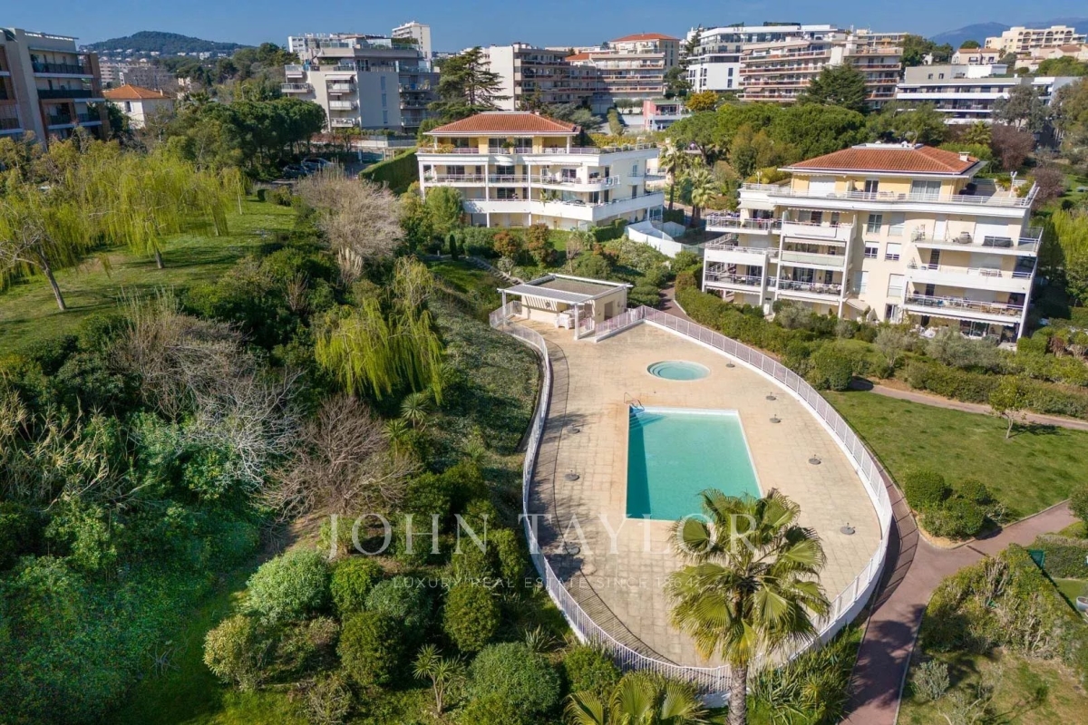 Luxury Apartment for sale in Antibes, 1 365 000 €, Photo 4